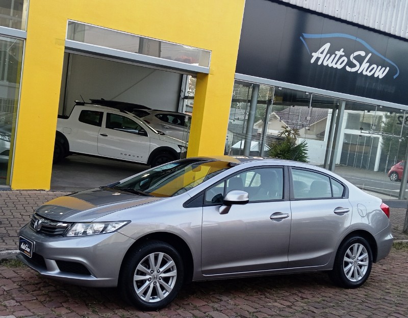 HONDA CIVIC 1.8 LXS 16V FLEX 4P AUTOMÁTICO /2015 AUTO SHOW SANTA CRUZ DO SUL / Carros no Vale