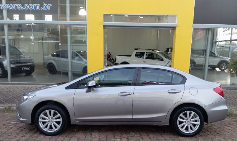 HONDA CIVIC 1.8 LXS 16V FLEX 4P AUTOMÁTICO /2015 AUTO SHOW SANTA CRUZ DO SUL / Carros no Vale