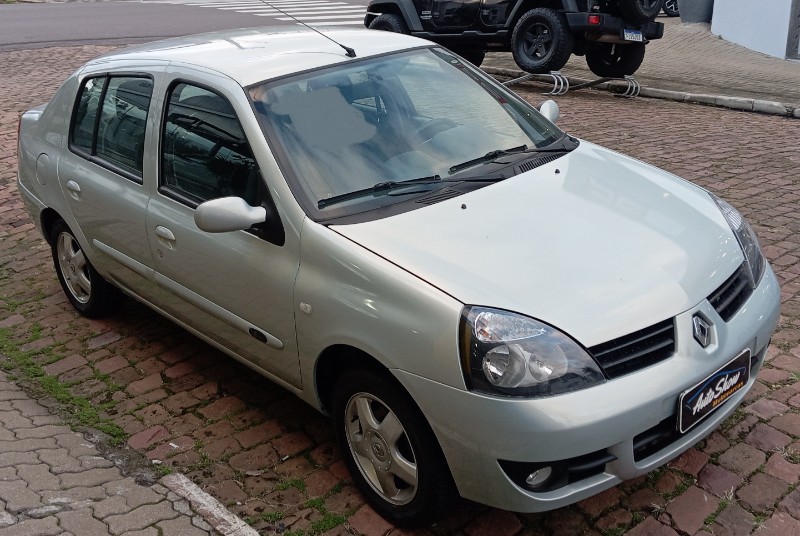RENAULT CLIO 1.6 PRIVILEGE SEDAN 16V /2009 AUTO SHOW SANTA CRUZ DO SUL / Carros no Vale