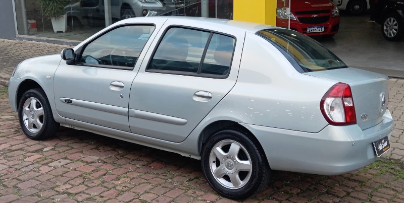 RENAULT CLIO 1.6 PRIVILEGE SEDAN 16V /2009 AUTO SHOW SANTA CRUZ DO SUL / Carros no Vale