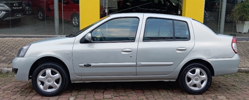 RENAULT CLIO 1.6 PRIVILEGE SEDAN 16V /2009 AUTO SHOW SANTA CRUZ DO SUL / Carros no Vale