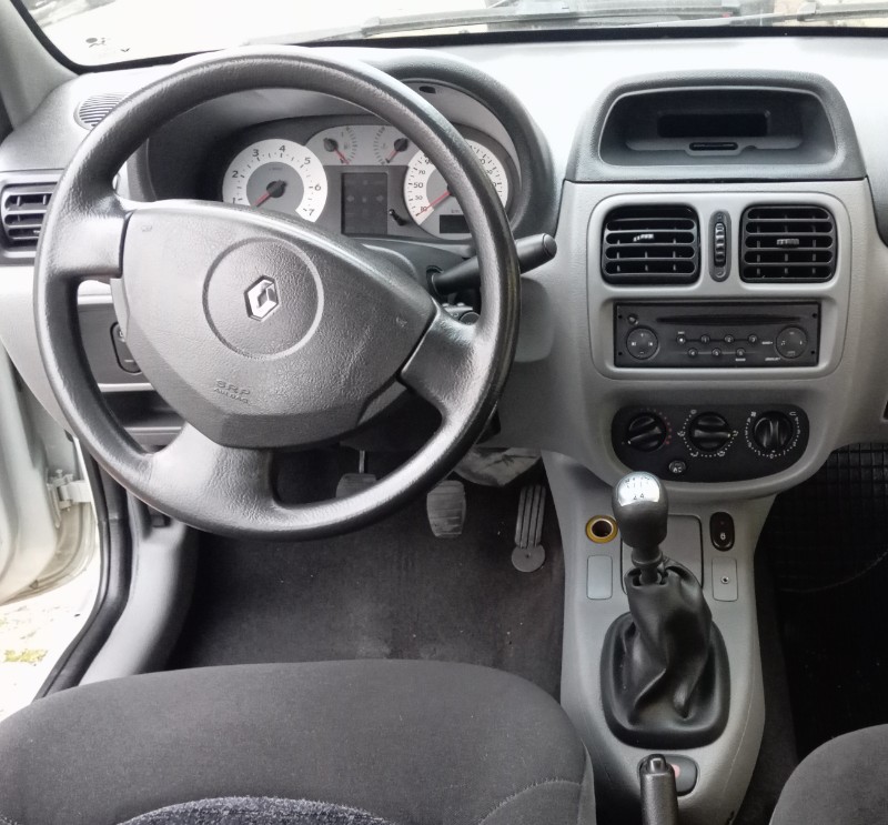 RENAULT CLIO 1.6 PRIVILEGE SEDAN 16V /2009 AUTO SHOW SANTA CRUZ DO SUL / Carros no Vale