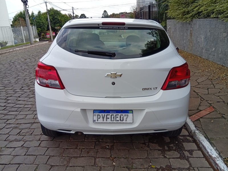 CHEVROLET ONIX 1.0 LT 2016/2016 ALTERNATIVA VEÍCULOS LAJEADO / Carros no Vale
