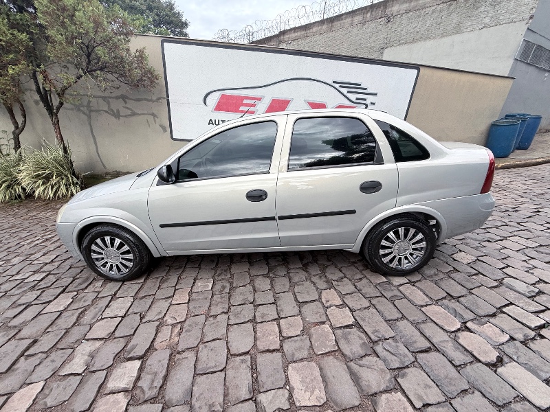 CHEVROLET CORSA SEDAN PREMIUM 1.0 2005/2005 ELY AUTOMÓVEIS LAJEADO / Carros no Vale