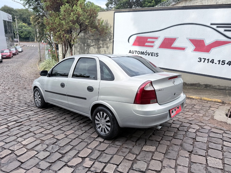 CHEVROLET CORSA SEDAN PREMIUM 1.0 2005/2005 ELY AUTOMÓVEIS LAJEADO / Carros no Vale