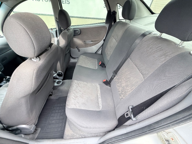 CHEVROLET CORSA SEDAN PREMIUM 1.0 2005/2005 ELY AUTOMÓVEIS LAJEADO / Carros no Vale