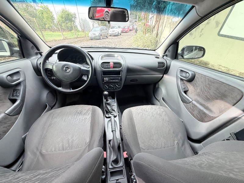 CHEVROLET CORSA SEDAN PREMIUM 1.0 2005/2005 ELY AUTOMÓVEIS LAJEADO / Carros no Vale