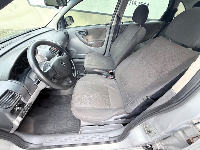 CHEVROLET CORSA SEDAN PREMIUM 1.0 2005/2005 ELY AUTOMÓVEIS LAJEADO / Carros no Vale