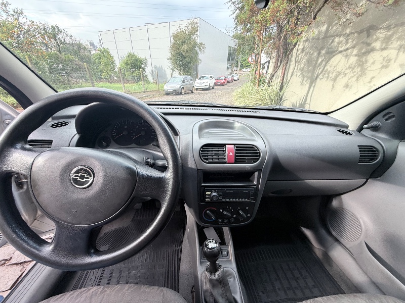 CHEVROLET CORSA SEDAN PREMIUM 1.0 2005/2005 ELY AUTOMÓVEIS LAJEADO / Carros no Vale