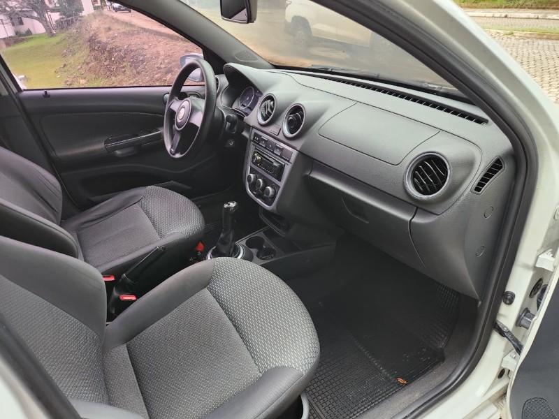 VOLKSWAGEN GOL 1.6 2011/2012 TS VEÍCULOS ANTA GORDA / Carros no Vale VOLKSWAGEN GOL 1.6 2011/2012 TS VEÍCULOS ANTA GORDA / Carros no Vale