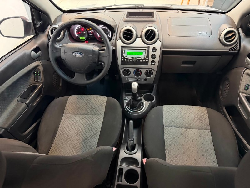 FORD FIESTA 1.6 SE 2014/2014 LUCAS AUTOMÓVEIS BOM RETIRO DO SUL / Carros no Vale