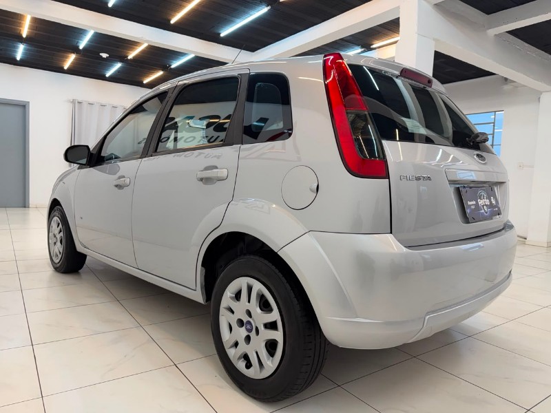 FORD FIESTA 1.6 SE 2014/2014 LUCAS AUTOMÓVEIS BOM RETIRO DO SUL / Carros no Vale