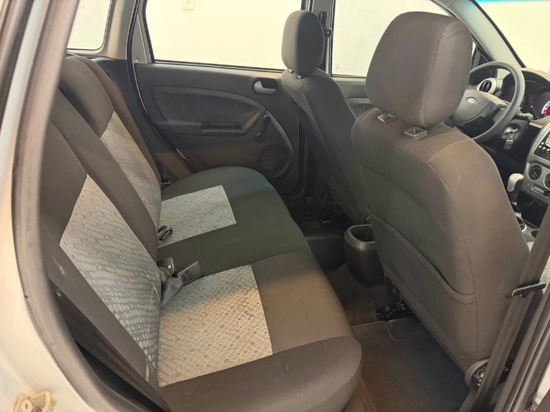 FORD FIESTA 1.6 SE 2014/2014 LUCAS AUTOMÓVEIS BOM RETIRO DO SUL / Carros no Vale