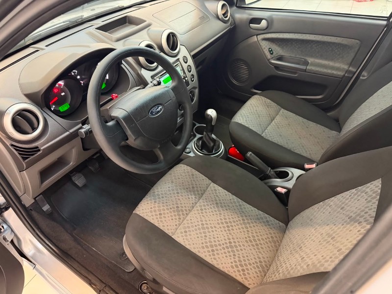FORD FIESTA 1.6 SE 2014/2014 LUCAS AUTOMÓVEIS BOM RETIRO DO SUL / Carros no Vale