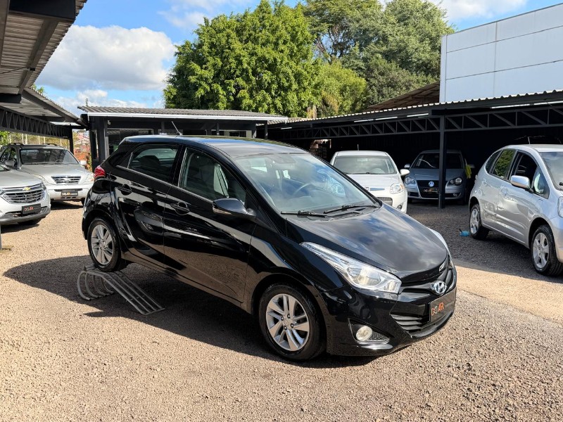 HYUNDAI HB20 1.6 PREMIUM /2013 AR MULTIMARCAS VENÂNCIO AIRES / Carros no Vale