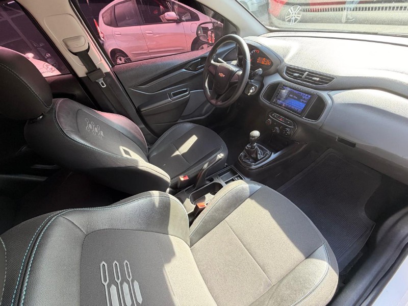 CHEVROLET ONIX 1.0 JOY BLACK /2021 AR MULTIMARCAS VENÂNCIO AIRES / Carros no Vale
