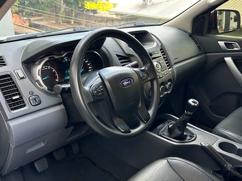 FORD RANGER XLT 2.5 16V 4X2 CD FLEX 2014/2014 SÉTIMA VEÍCULOS GUAPORÉ / Carros no Vale