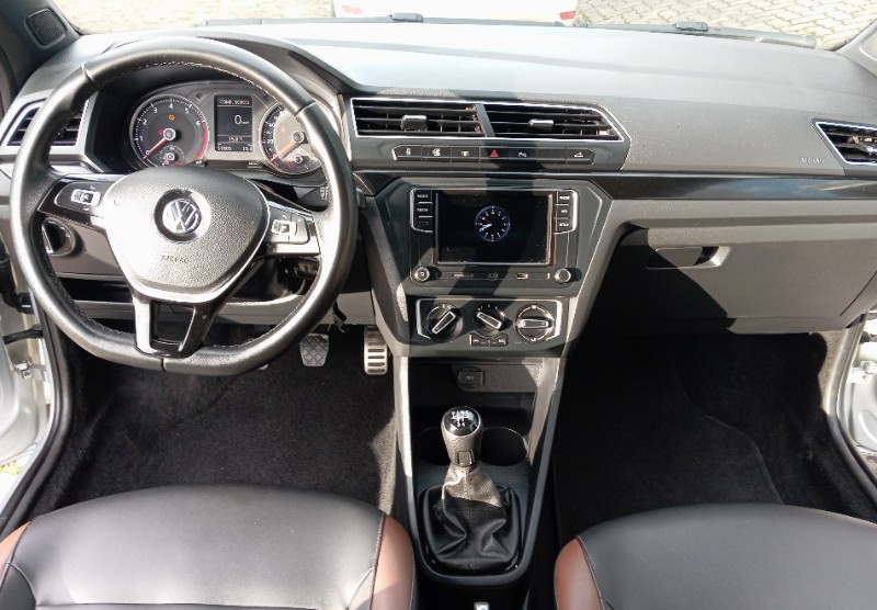 VOLKSWAGEN SAVEIRO 1.6 CROSS CD 16V FLEX 2P MANUAL /2023 AUTO SHOW SANTA CRUZ DO SUL / Carros no Vale
