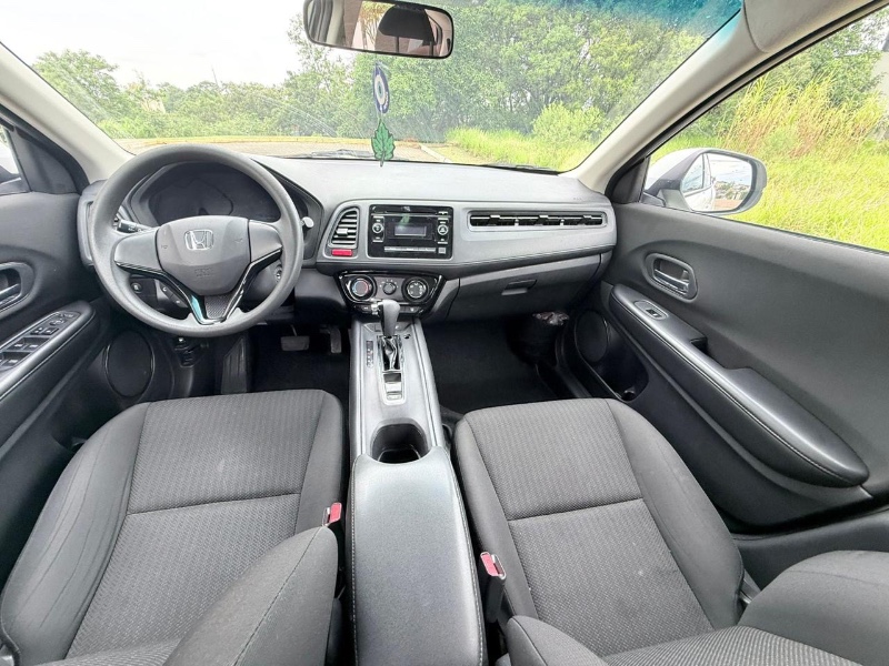 HONDA HR-V 1.8 16V FLEX LX 4P AUTOMÁTICO 2016/2016 ELY AUTOMÓVEIS LAJEADO / Carros no Vale