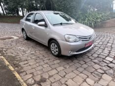 TOYOTA ETIOS 1.5 XS 16V FLEX 4P AUTOMÁTICO 2017/2017 ELY AUTOMÓVEIS LAJEADO / Carros no Vale