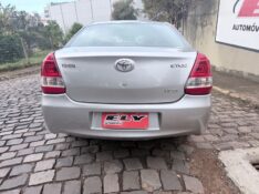 TOYOTA ETIOS 1.5 XS 16V FLEX 4P AUTOMÁTICO 2017/2017 ELY AUTOMÓVEIS LAJEADO / Carros no Vale