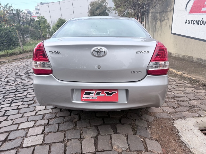 TOYOTA ETIOS 1.5 XS 16V FLEX 4P AUTOMÁTICO 2017/2017 ELY AUTOMÓVEIS LAJEADO / Carros no Vale