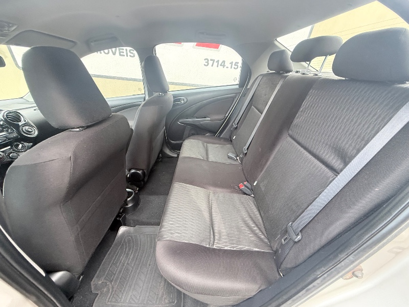 TOYOTA ETIOS 1.5 XS 16V FLEX 4P AUTOMÁTICO 2017/2017 ELY AUTOMÓVEIS LAJEADO / Carros no Vale