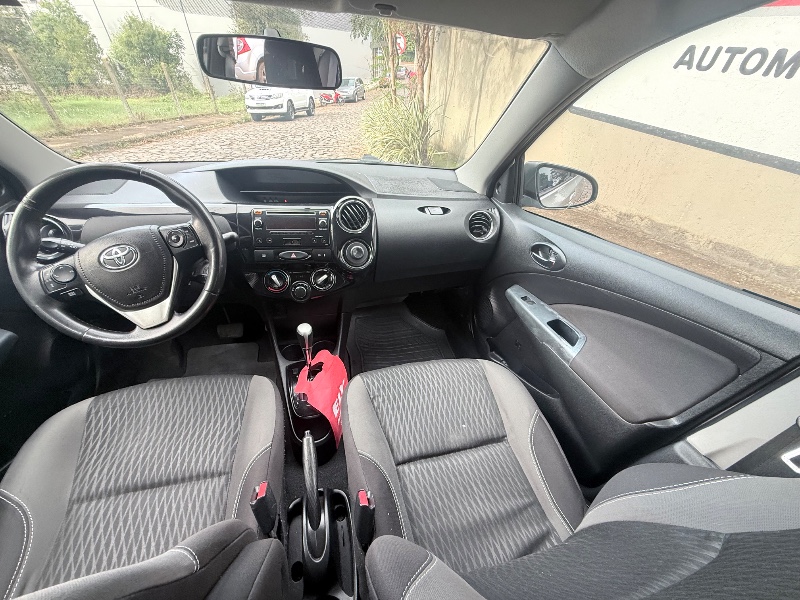 TOYOTA ETIOS 1.5 XS 16V FLEX 4P AUTOMÁTICO 2017/2017 ELY AUTOMÓVEIS LAJEADO / Carros no Vale