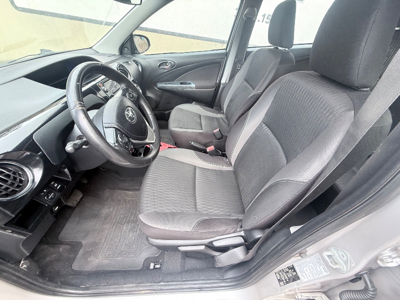 TOYOTA ETIOS 1.5 XS 16V FLEX 4P AUTOMÁTICO 2017/2017 ELY AUTOMÓVEIS LAJEADO / Carros no Vale