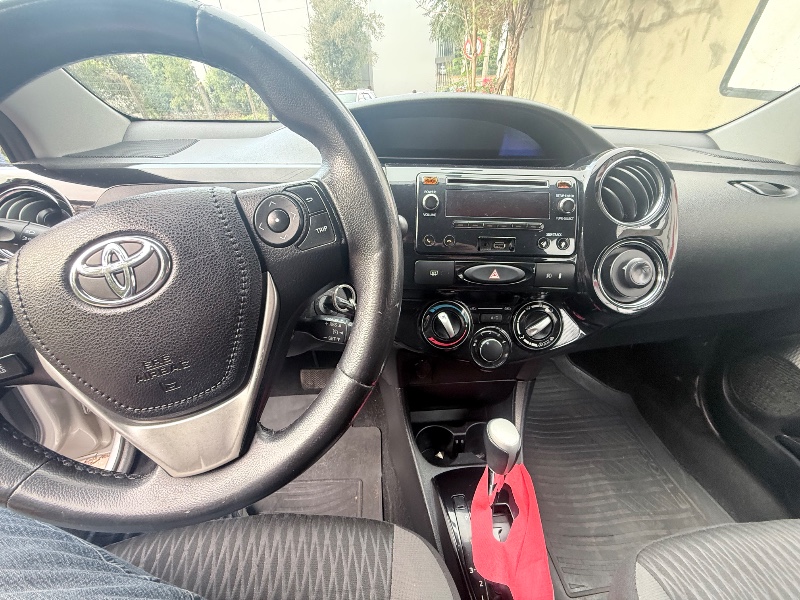 TOYOTA ETIOS 1.5 XS 16V FLEX 4P AUTOMÁTICO 2017/2017 ELY AUTOMÓVEIS LAJEADO / Carros no Vale