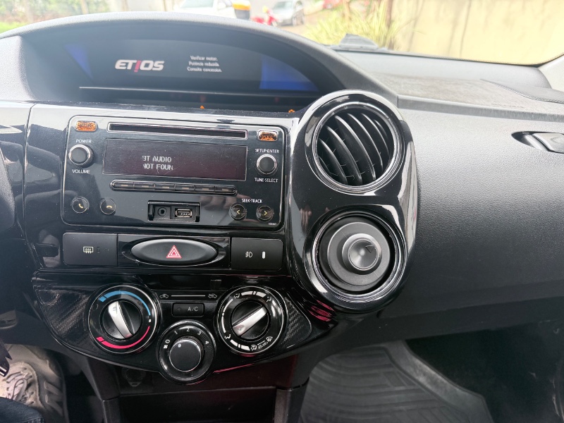 TOYOTA ETIOS 1.5 XS 16V FLEX 4P AUTOMÁTICO 2017/2017 ELY AUTOMÓVEIS LAJEADO / Carros no Vale