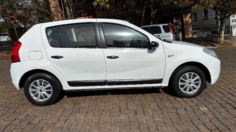 RENAULT SANDERO 1.0 12V SCE FLEX EXPRESSION MANUAL 2011/2011 COMPLETO VEÍCULOS GUAPORÉ / Carros no Vale