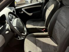 RENAULT SANDERO 1.0 12V SCE FLEX EXPRESSION MANUAL 2011/2011 COMPLETO VEÍCULOS GUAPORÉ / Carros no Vale