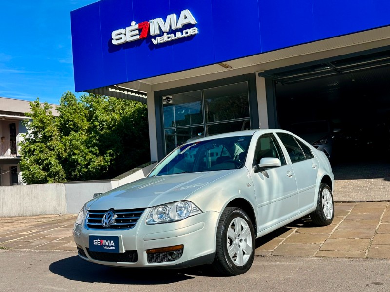 VOLKSWAGEN BORA 2.0 MI 8V FLEX 4P AUTOMÁTICO 2009/2010 SÉTIMA VEÍCULOS GUAPORÉ / Carros no Vale