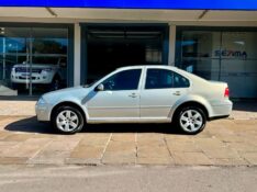 VOLKSWAGEN BORA 2.0 MI 8V FLEX 4P AUTOMÁTICO 2009/2010 SÉTIMA VEÍCULOS GUAPORÉ / Carros no Vale