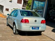 VOLKSWAGEN BORA 2.0 MI 8V FLEX 4P AUTOMÁTICO 2009/2010 SÉTIMA VEÍCULOS GUAPORÉ / Carros no Vale