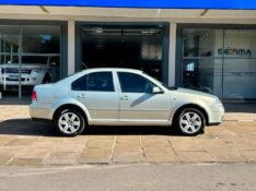 VOLKSWAGEN BORA 2.0 MI 8V FLEX 4P AUTOMÁTICO 2009/2010 SÉTIMA VEÍCULOS GUAPORÉ / Carros no Vale
