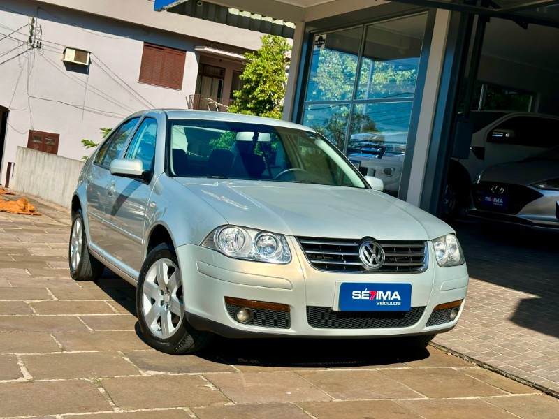 VOLKSWAGEN BORA 2.0 MI 8V FLEX 4P AUTOMÁTICO 2009/2010 SÉTIMA VEÍCULOS GUAPORÉ / Carros no Vale