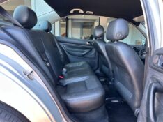VOLKSWAGEN BORA 2.0 MI 8V FLEX 4P AUTOMÁTICO 2009/2010 SÉTIMA VEÍCULOS GUAPORÉ / Carros no Vale