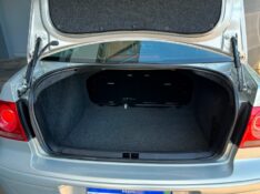 VOLKSWAGEN BORA 2.0 MI 8V FLEX 4P AUTOMÁTICO 2009/2010 SÉTIMA VEÍCULOS GUAPORÉ / Carros no Vale