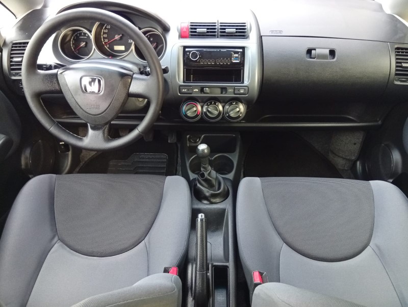HONDA FIT 1.4 LXL 2004/2004 ALTERNATIVA VEÍCULOS LAJEADO / Carros no Vale