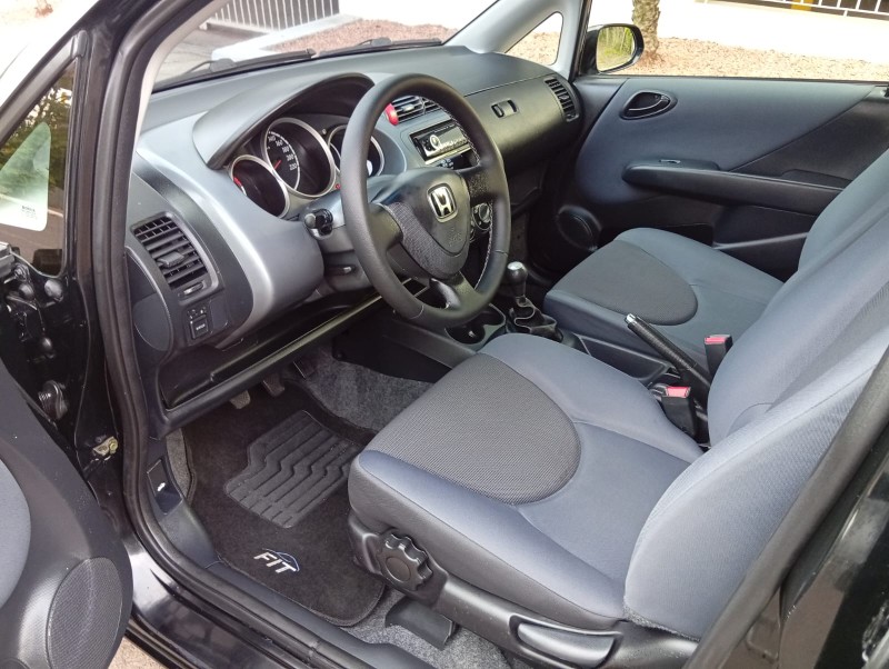HONDA FIT 1.4 LXL 2004/2004 ALTERNATIVA VEÍCULOS LAJEADO / Carros no Vale