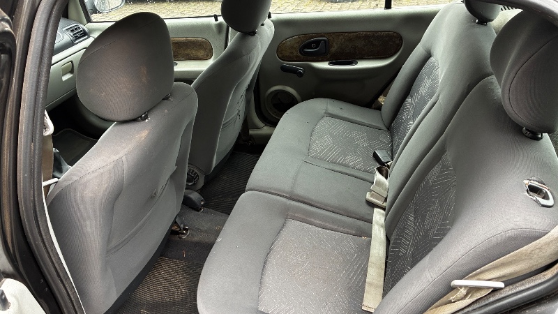 RENAULT CLIO HATCH PRIVILEGE 1.0 16V FLEX 2004 2004/2004 COMPLETO VEÍCULOS GUAPORÉ / Carros no Vale RENAULT CLIO HATCH PRIVILEGE 1.0 16V FLEX 2004 2004/2004 COMPLETO VEÍCULOS GUAPORÉ / Carros no Vale