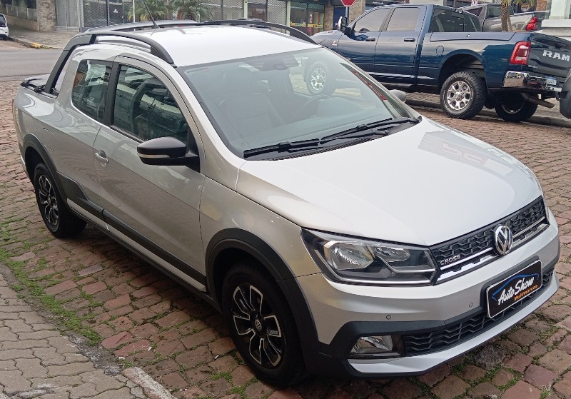 VOLKSWAGEN SAVEIRO 1.6 CROSS CD 16V FLEX 2P MANUAL /2023 AUTO SHOW SANTA CRUZ DO SUL / Carros no Vale