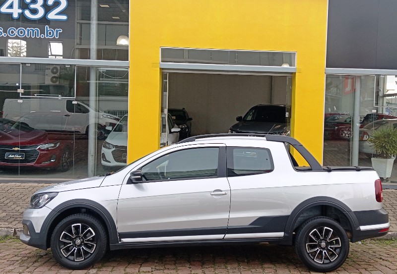 VOLKSWAGEN SAVEIRO 1.6 CROSS CD 16V FLEX 2P MANUAL /2023 AUTO SHOW SANTA CRUZ DO SUL / Carros no Vale