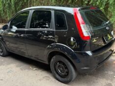 FORD FIESTA SE 1.0 2014/2014 ESTAÇÃO DO CARRO ESTRELA / Carros no Vale