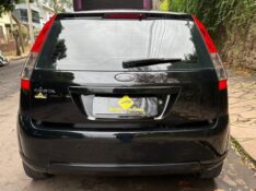 FORD FIESTA SE 1.0 2014/2014 ESTAÇÃO DO CARRO ESTRELA / Carros no Vale