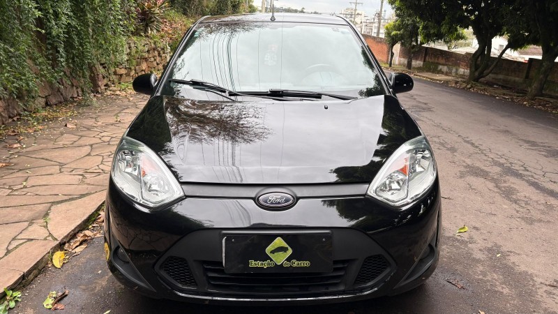 FORD FIESTA SE 1.0 2014/2014 ESTAÇÃO DO CARRO ESTRELA / Carros no Vale