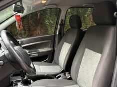 FORD FIESTA SE 1.0 2014/2014 ESTAÇÃO DO CARRO ESTRELA / Carros no Vale