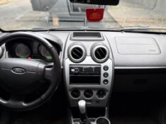 FORD FIESTA SE 1.0 2014/2014 ESTAÇÃO DO CARRO ESTRELA / Carros no Vale